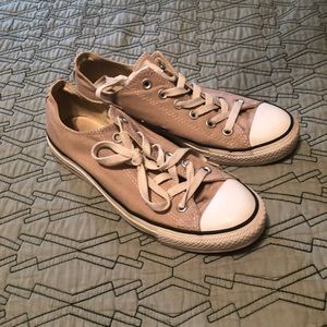 Light grey Converse All-stars
